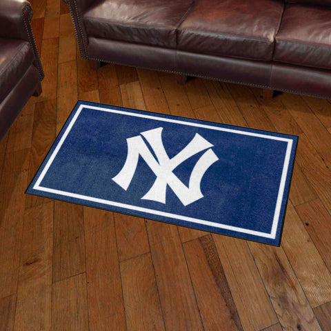 New York Yankees 3ft. x 5ft. Plush Area Rug - Retro Collection